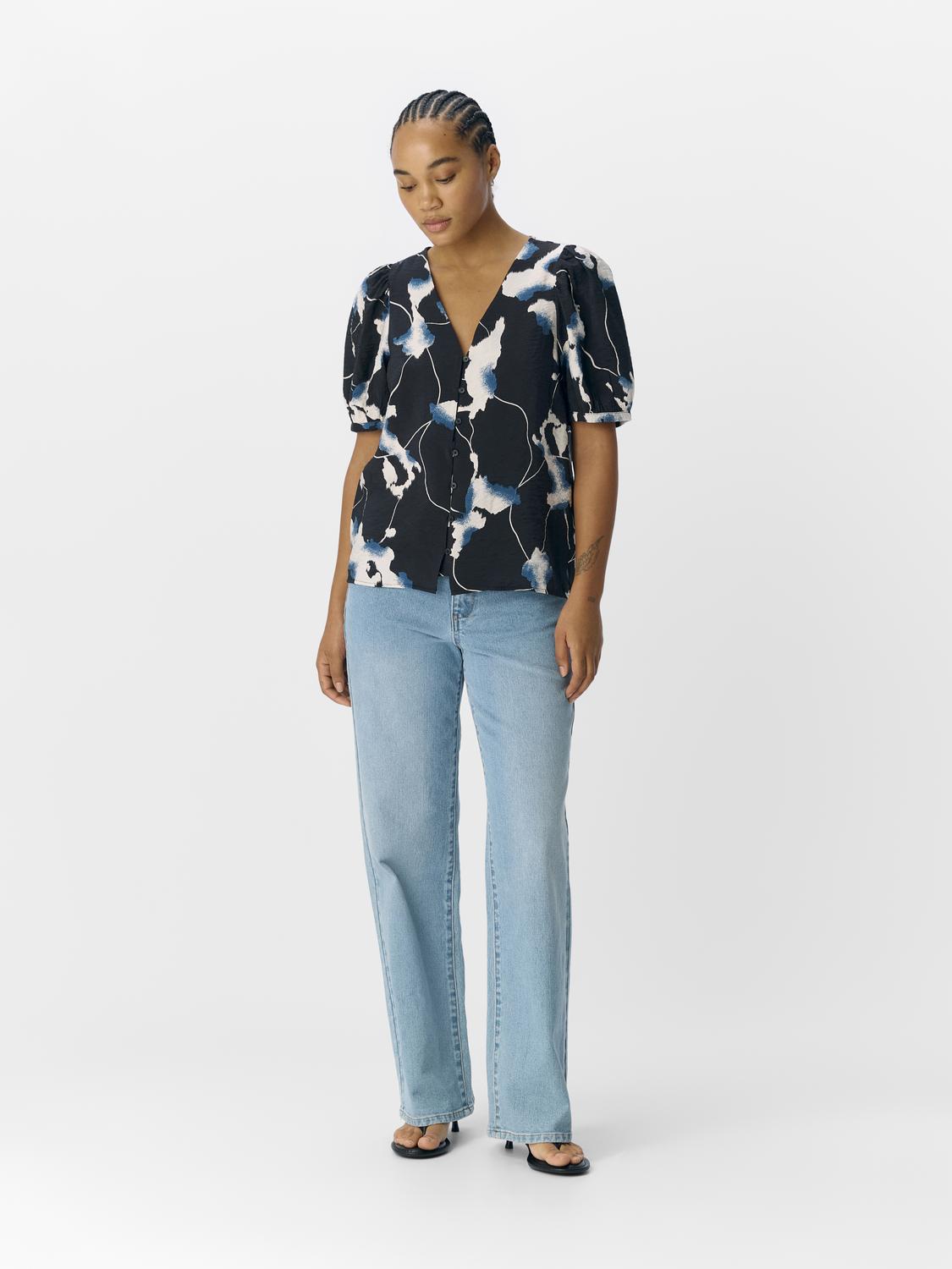 model_shot-front_full